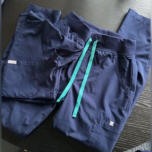 Women’s Figs Navy FreeX scrub set